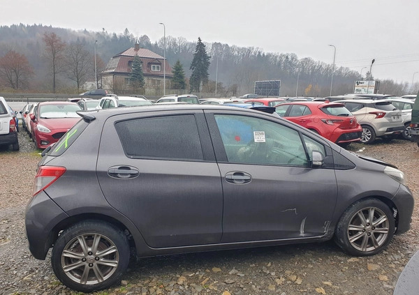 Toyota Yaris cena 11700 przebieg: 250000, rok produkcji 2012 z Chorzów małe 172